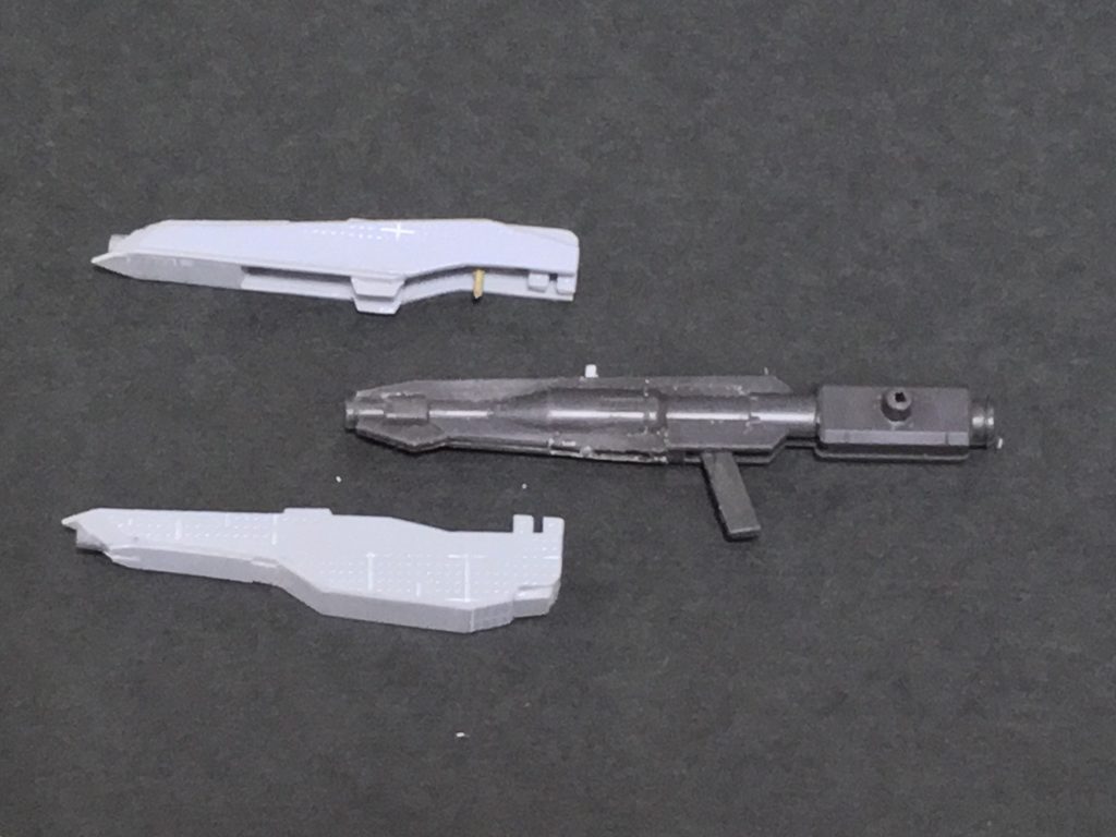 エンハンスドライフルはフラウロスのマシンガンをベースにバレルをスクラッチ。展開時の安定性重視でバレルは組み換え式です。
因みに元ネタはコードギアスのランスロットです。(lファンクションも同じく)