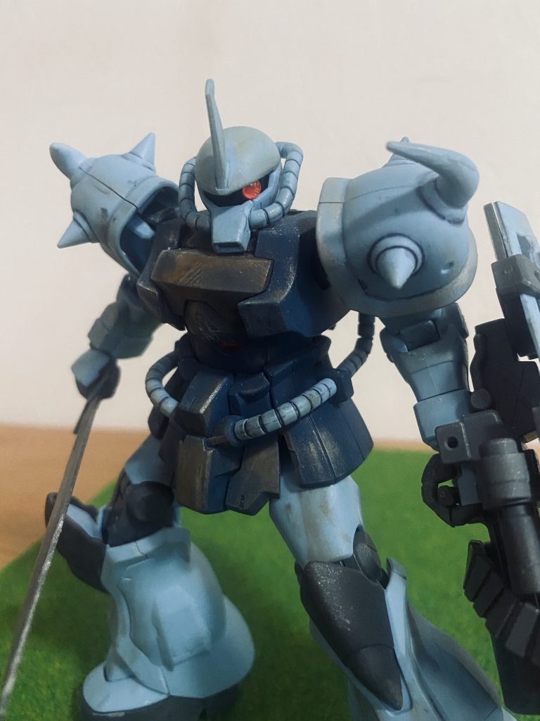 Hアイズをシールの上につけました。