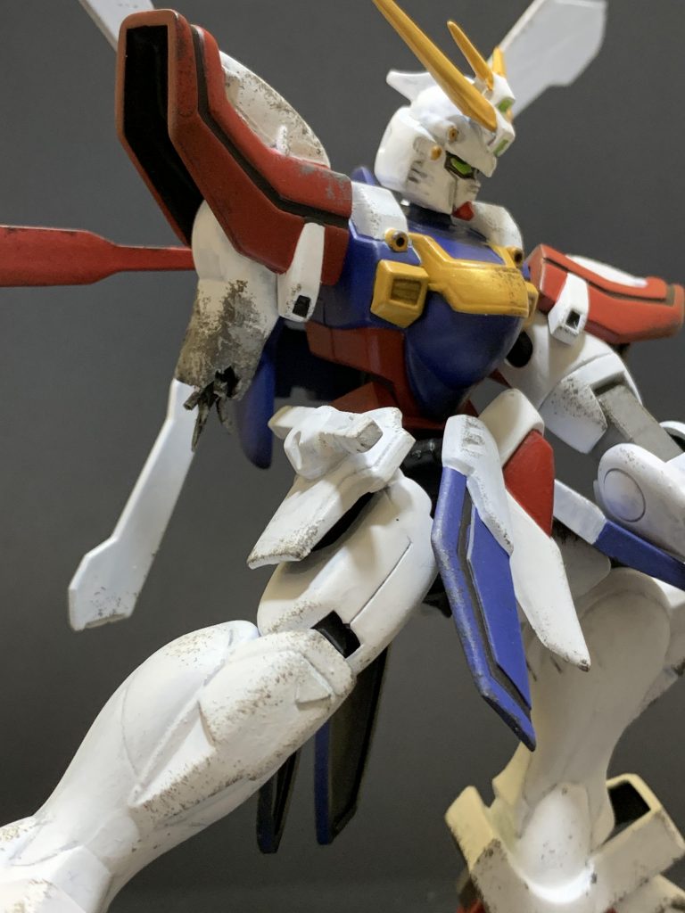 敗れたりの右のゴッドフィンガーはパテで表面を荒らして溶けて砕けた感じを出したつもりです。全身スミイレもしているのですが、旧キットならではのモールド甘さが、筆塗りでさらに消えあまり墨が目立たないことに。ちゃんと掘り直せばよかったですね。