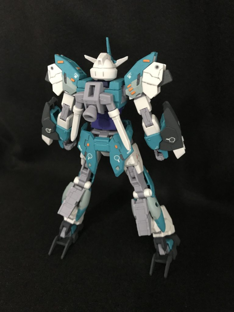 前面・背面
全体にスジ掘りとプラ板の接着、デカールを使用して情報量を上げています。