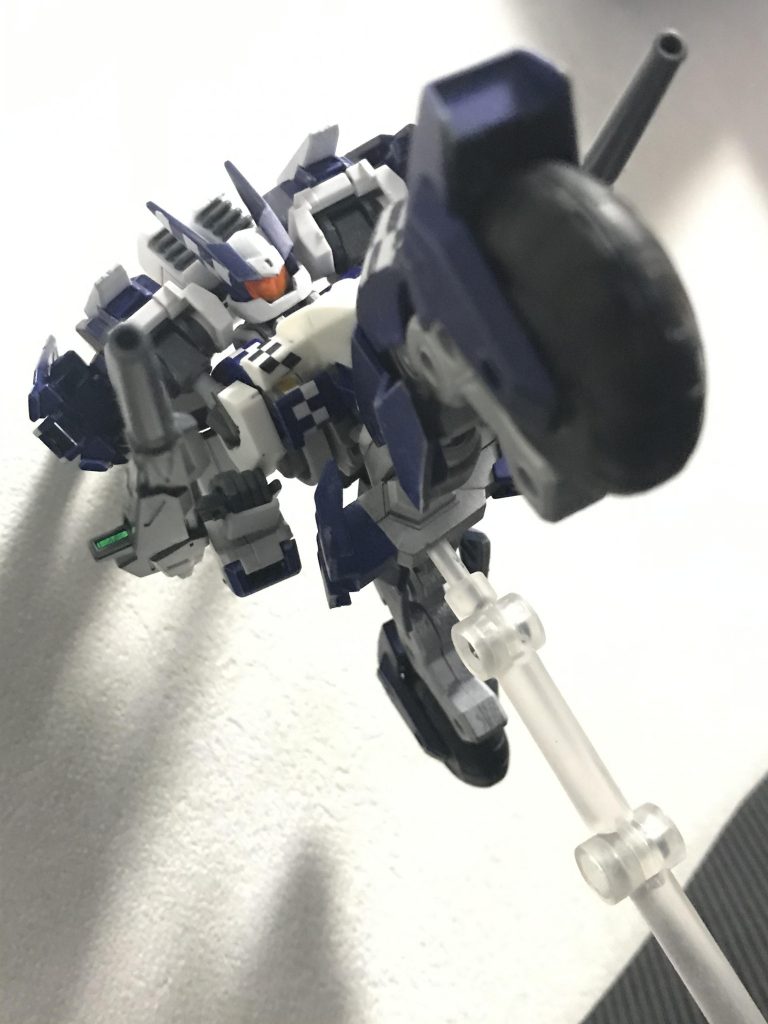 〆はお気に入りのカットで。
戦争を駆け抜け、勝利の旗を掴み取れ！

仕様パーツは
・オーバーフラッグ
・レギンレイズ
・レギンレイズジュリア
・ステイメン
・グレイズ
・グレイズアイン
・AGE2マグナム
・マシンライダー
・ビルドブースターマーク2
・F91
になります。
チェッカーフラッグって名前にしたかったから頭がフラッグです。
以上です。最後まで見てくださり、ありがとうございました！