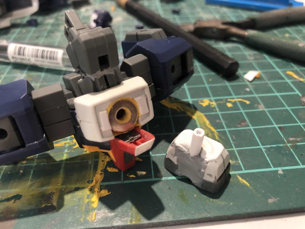 Attached HG Scramble Gundam's waist onto Hyzenthley's chest. Put in magnets for strong and stable connections