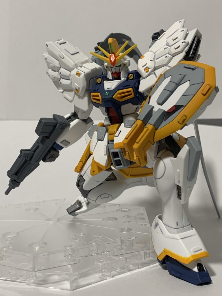 股関節が前後可動式になったため膝をついたポーズも余裕で決まります。