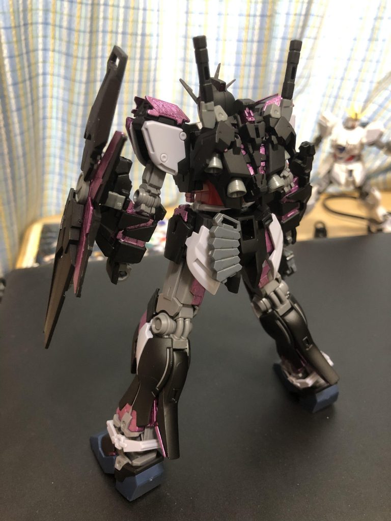 背後から！バックパックはユニコーンのものに交換！接着ではなく、ちゃんとジョイントを移植しての接続なので取り外し可能です！