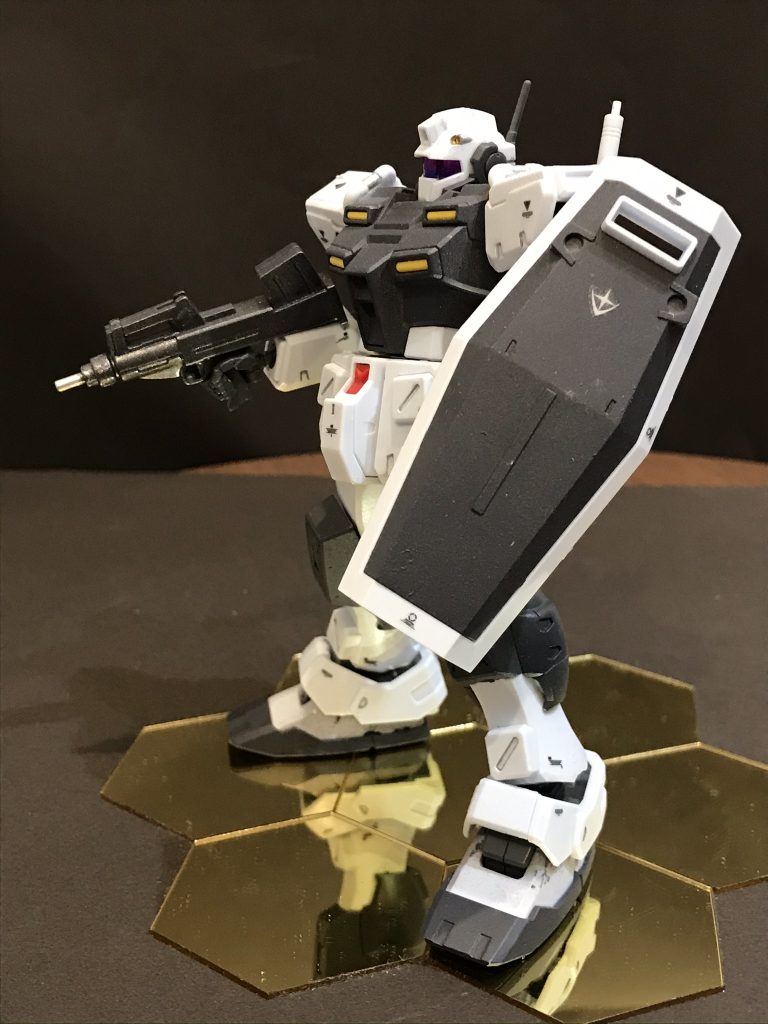 塗装が、というよりマッシブなパワードジムがカッコいいですね!笑