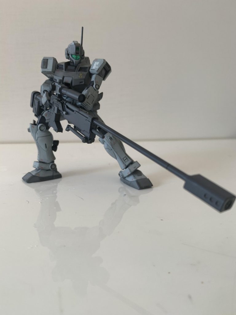 使った塗料は
サフ:クレオス 黒サフスプレー
手足の薄いグレー:クレオス エアクラフトグレー
胴体等のグレー:クレオス ニュートラルグレー
銃等の濃いグレー:ファントムグレー
です。
上記を吹いたあとにデカール→つや消し→ウェザリング→つや消しでフィニッシュです。