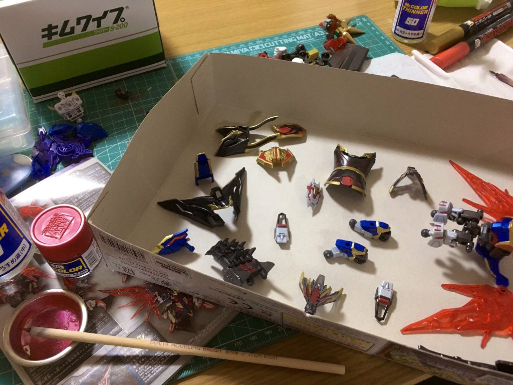 メタリック系スプレー塗装し、細部は筆塗りで再現しました。大変な作業でした。
以上、閲覧頂きありがとうございました。