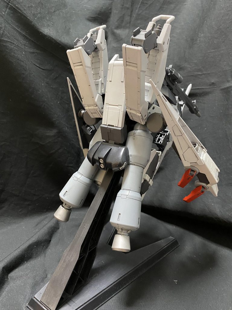 バックショットです。
もっと大きいリアスカートをつけてみたかったんですが
ここで妥協です。