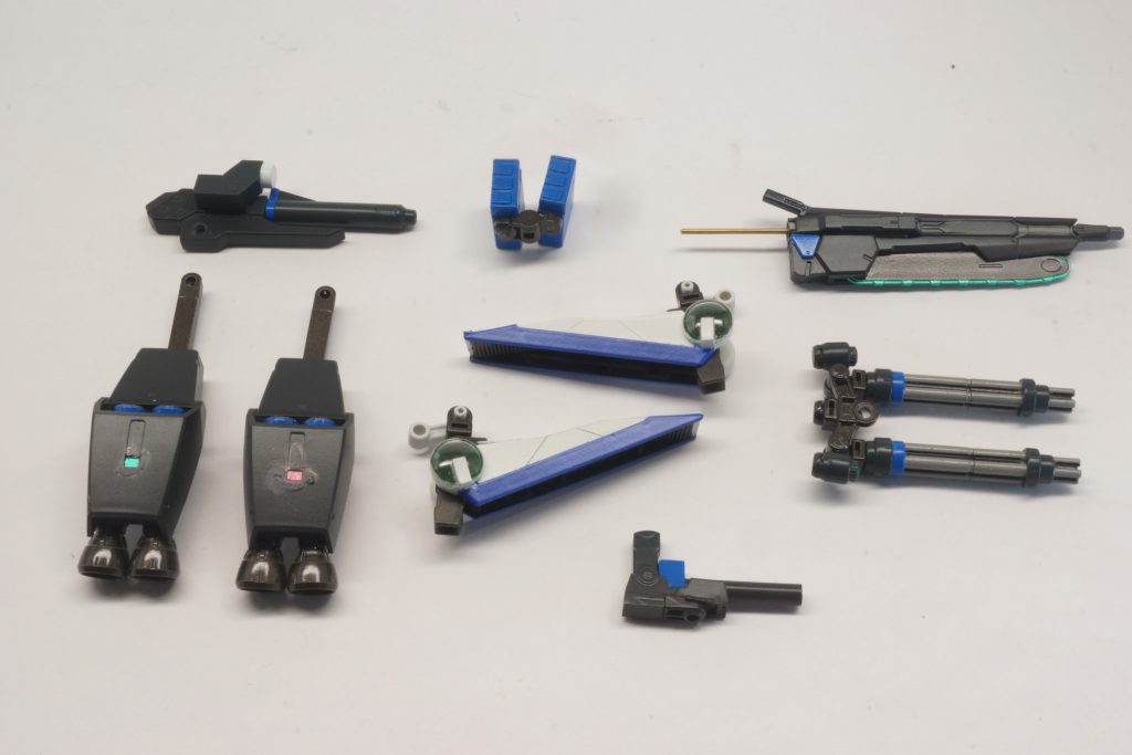 ※G.O.W一覧です。
全体をジャーマングレーで塗装。パーツパーツでネービーブルーで塗り分けています。全ての装備に少し青を入れ、オプション感を出しています。