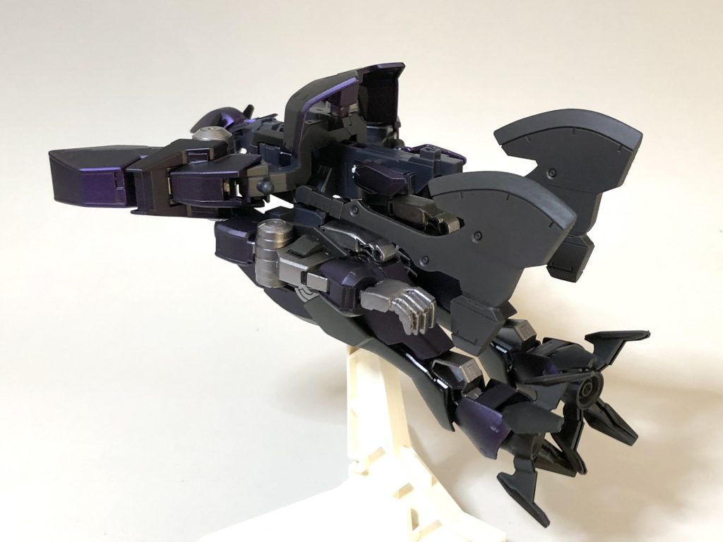 サポートメカ状態、背面。武装も付けれます。