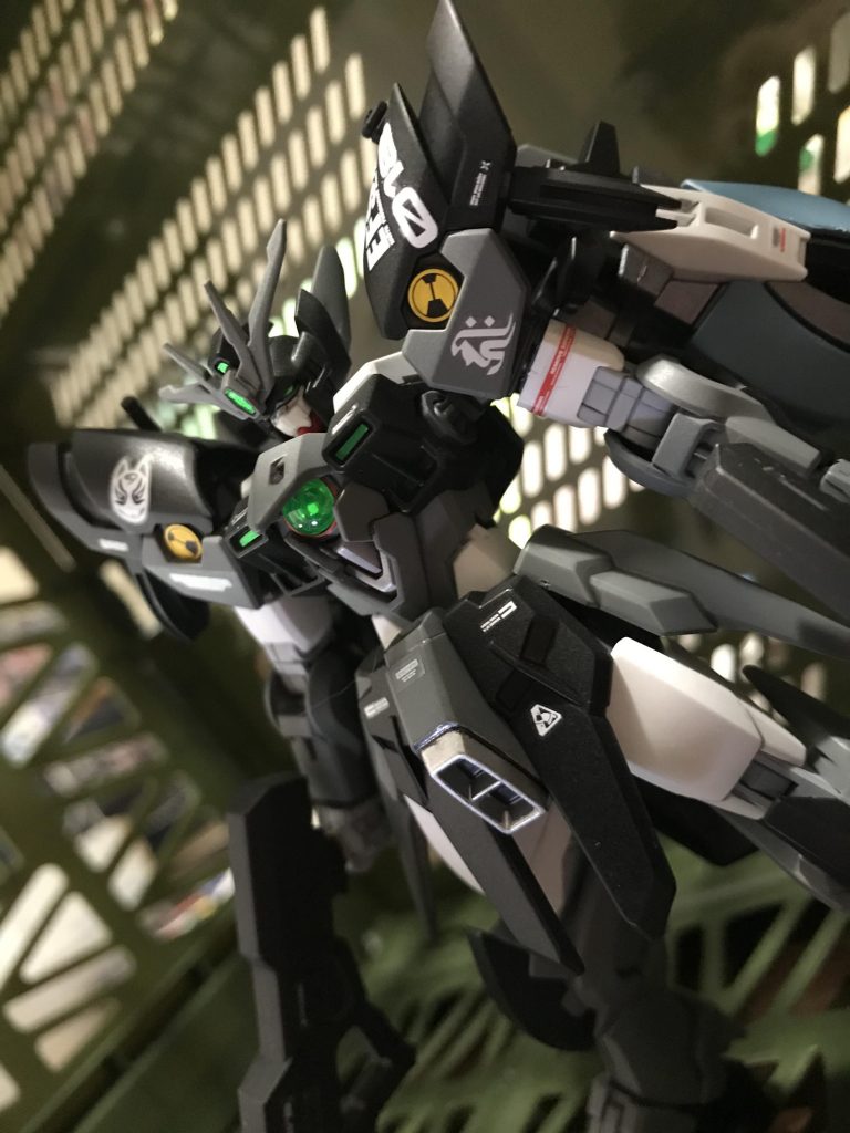 ウイングガンダムゼロ〝レイブン〟–8枚目/制作者:真樹京介