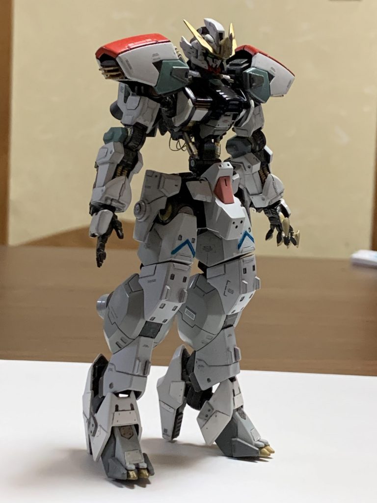 フライトユニットを廃し、肩アーマーを変更。γナノラミネートソードにエイハブ粒子を安定供給するための、冷却装置が内蔵されているという脳内設定。