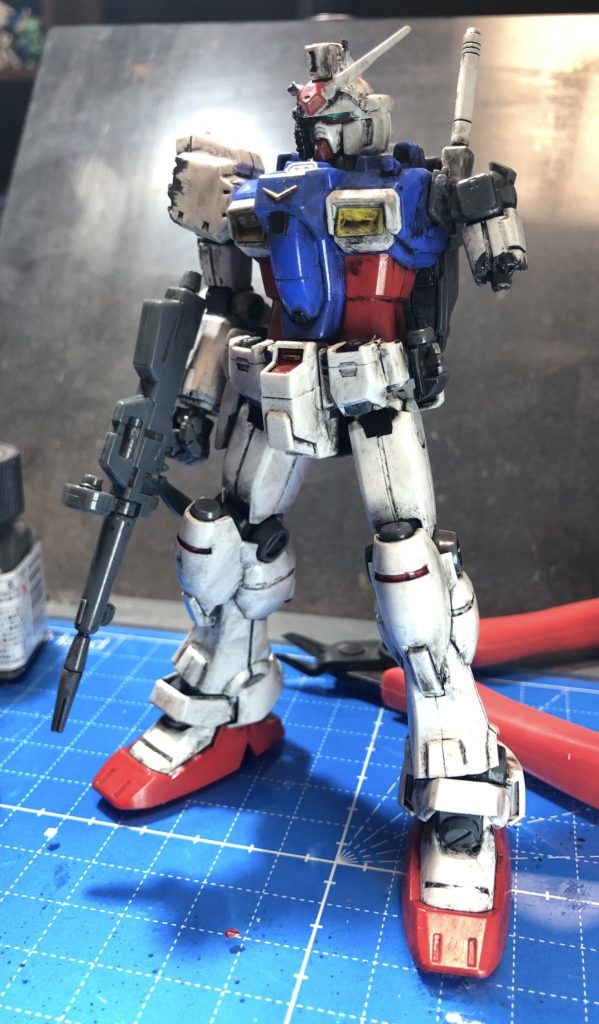 ウェザリング第一段階。困ったらとりあえずMr.ウェザリングカラーのマルチブラックを使っていくスタイル。スミ入れにも使えるのでオススメです。