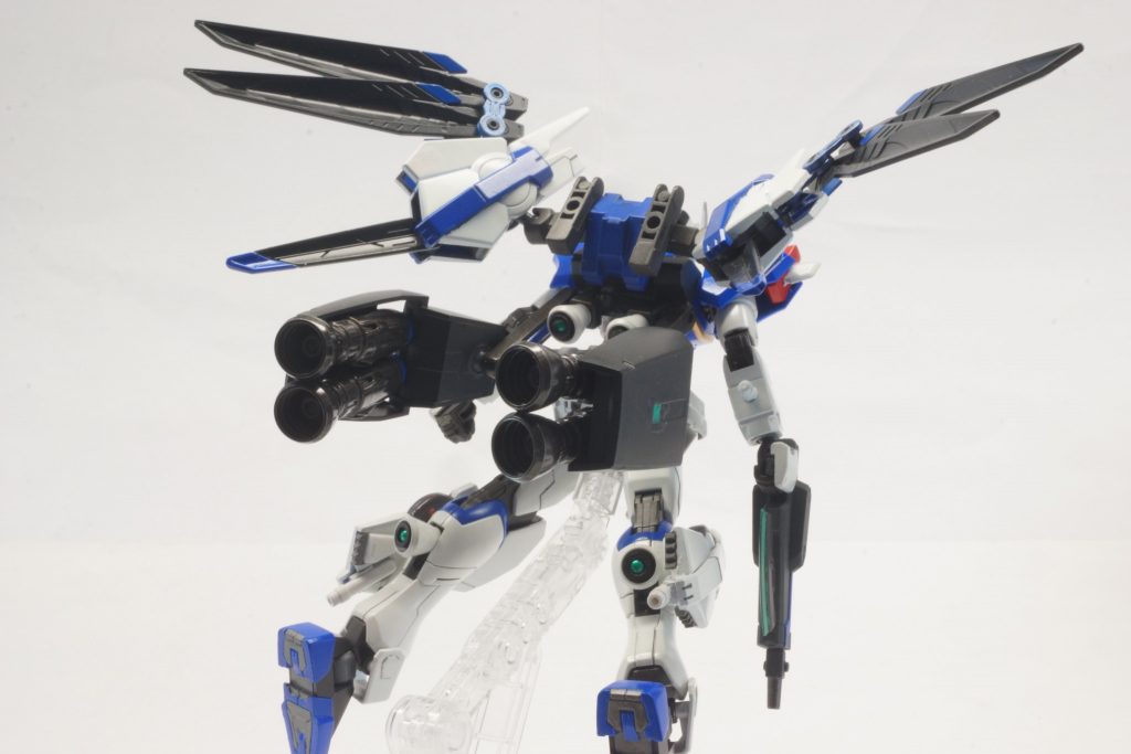 Bstバインダー
ランドセルに接続されている。フルウェポン時の重量増加を補うために製作された。直線的な推進力強化もされた。