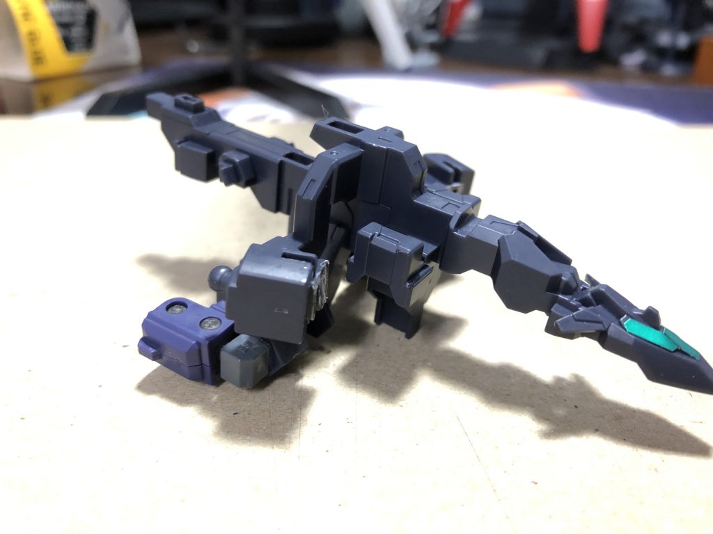 アーマー本体です。前述したように突起の切除とその真下の凸にジョイントパーツをつけて、ウーンドウォートの脚部ジョイントを付けています。