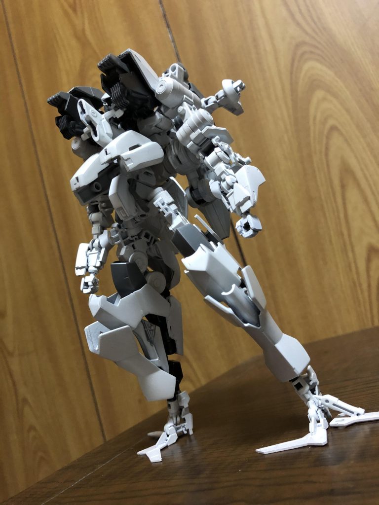*1
全高約26mの巨体を持ち、かつての禁忌、グレイズアインを優に超える本機にはエイハブ・リアクターをバックパックに3基、本体に一基の計4基搭載