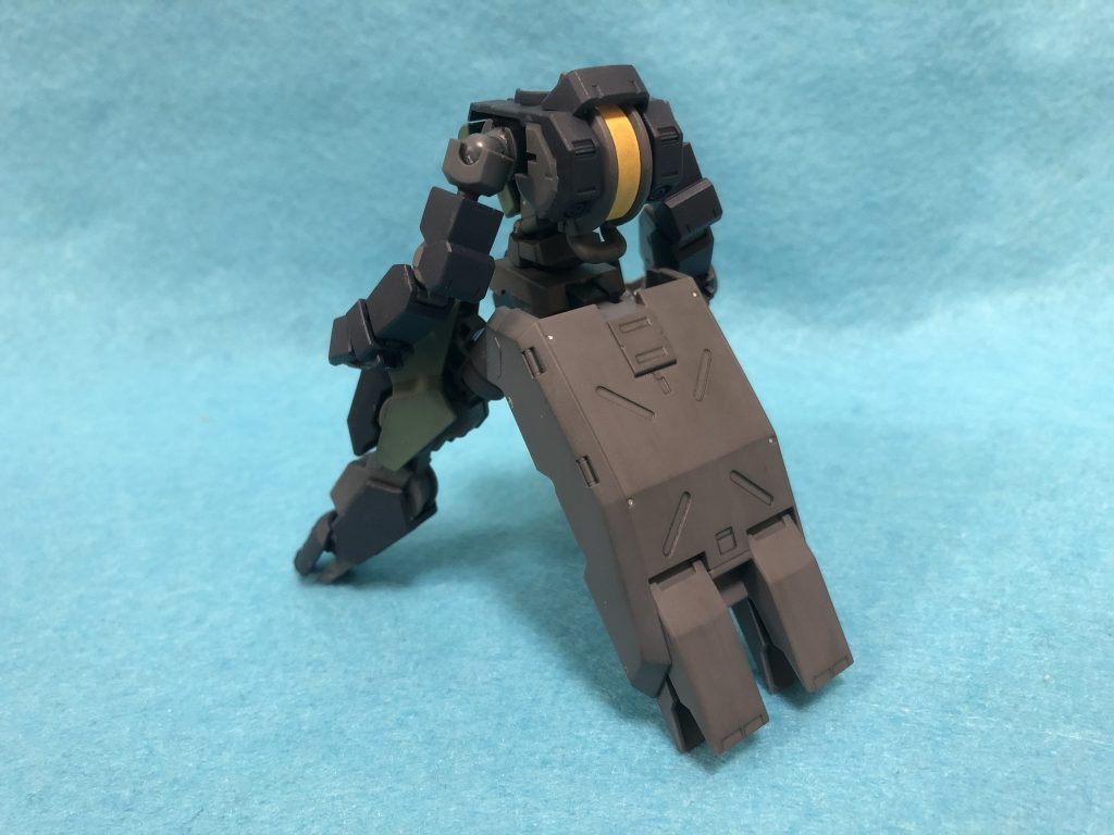 主な改造は肩程度で、あとはほぼゲイレールからパーツを減らし、小型にしただけです。