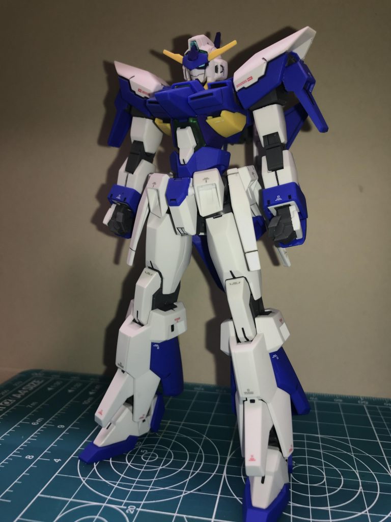 Cファンネルなしの状態
Cファンネルが無いと落ち着いた感じになりかっこいいです。わかりにくいかもですが、腹部クリアパーツはクリアグリーンで塗装してあります。