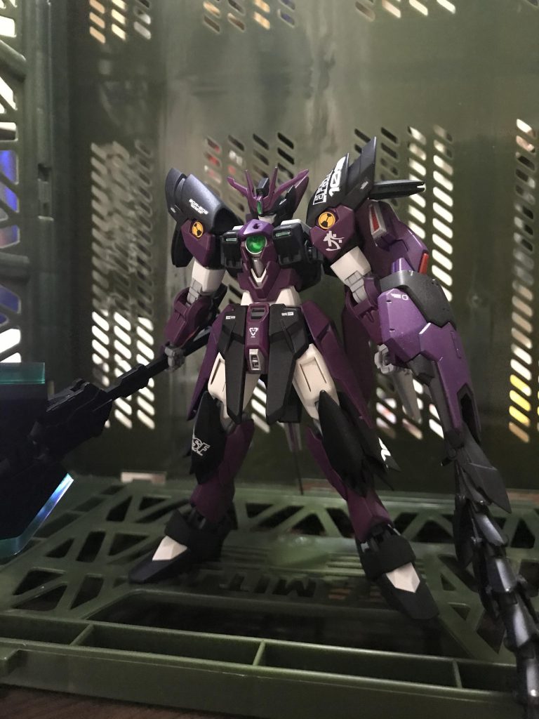 本機もアナハイムによる、ゼロシステムとサイコフレーム搭載機にニュータイプ、強化人間及びコーディネイターが搭乗した場合...
の実験検証機である。
という妄想💦