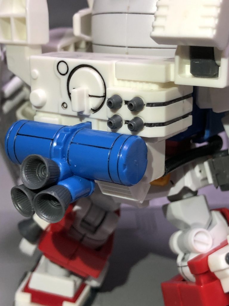 バックパックも市販バーニアを付けて少し盛ってます。(^◇^;)