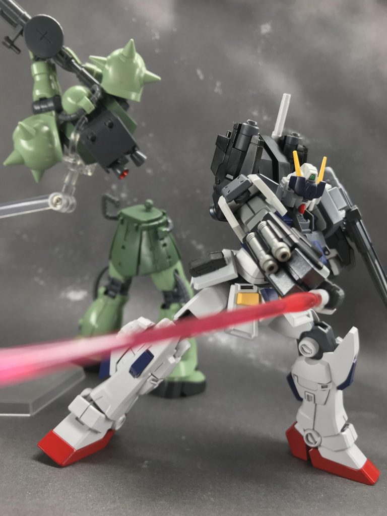 ビームサーベル
ホバーはマドロック同様可能な設定なので、0083でトローペンがやってたような切り抜け。