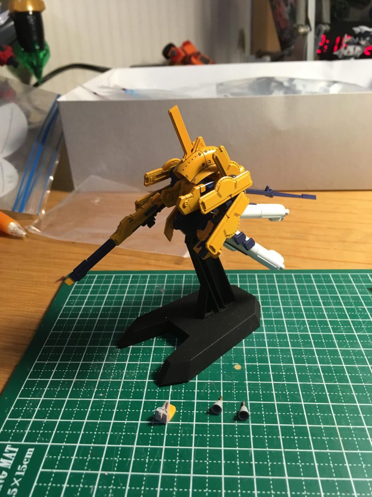 スミ入れ、部分塗装前です。
この状態でも割と色分けが出来てますね。