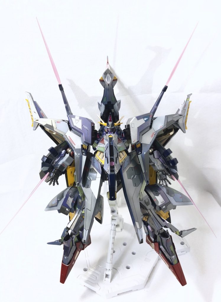 右後ろ羽パテでくっつけました!
では、みなさん映画「閃光のハサウェイ」であいましょう。