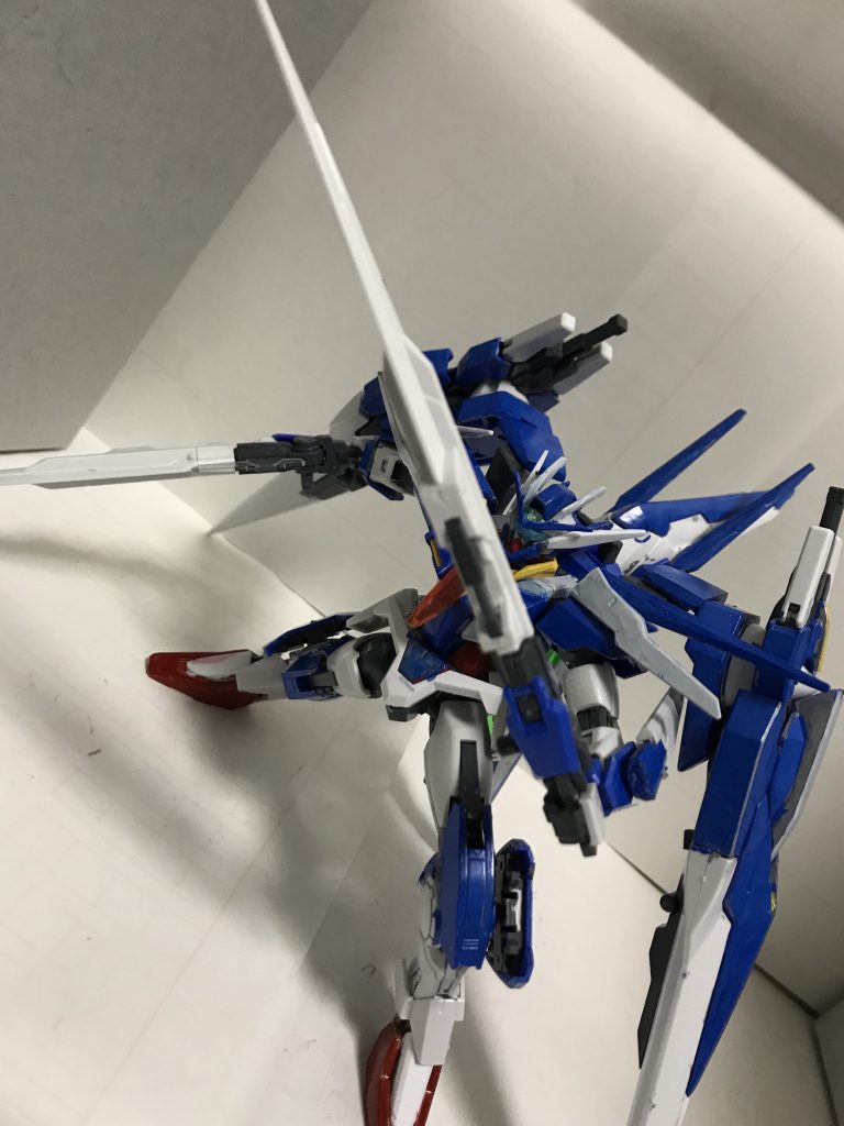 セブンソードGのGNソードIIロングを装備しています。本機は私の書く小説に登場予定であり、そのキャラだったらロングの方を持つのだろうと思いました。