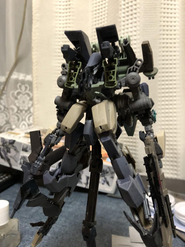 胸部フィンの原型完成ってところです
その時はバックパックにナイフを格納しておりました(見えずらっ