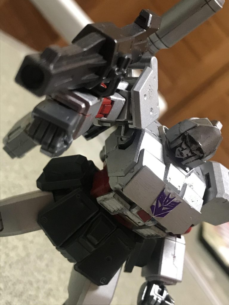 バストアップ。
顔はレッドウォーリアーの顔を起点に、そこから色々プラ板で加工しています。