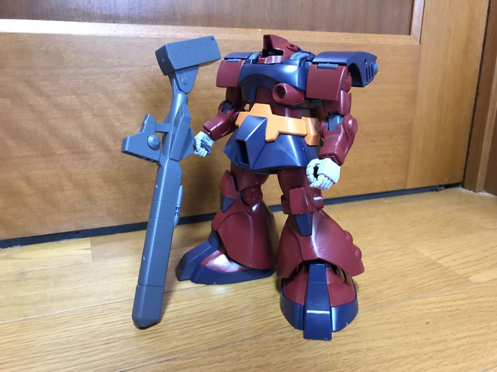 仮組です。
ダーク系に振ってあるとは言え、砂漠に赤と青の機体って・・・
ベルトは黄色だし！
少し配色を考えよう。
ハンドパーツはビルダーズパーツのジオン用に変更しました。