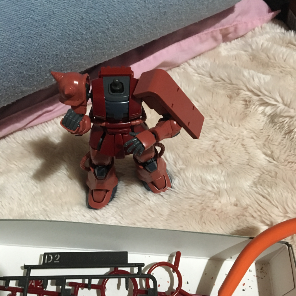 そんなこんなで完成直前です。
身体の調子はどうですか、シャアザクさん。
……ん?
なんか違和感が……