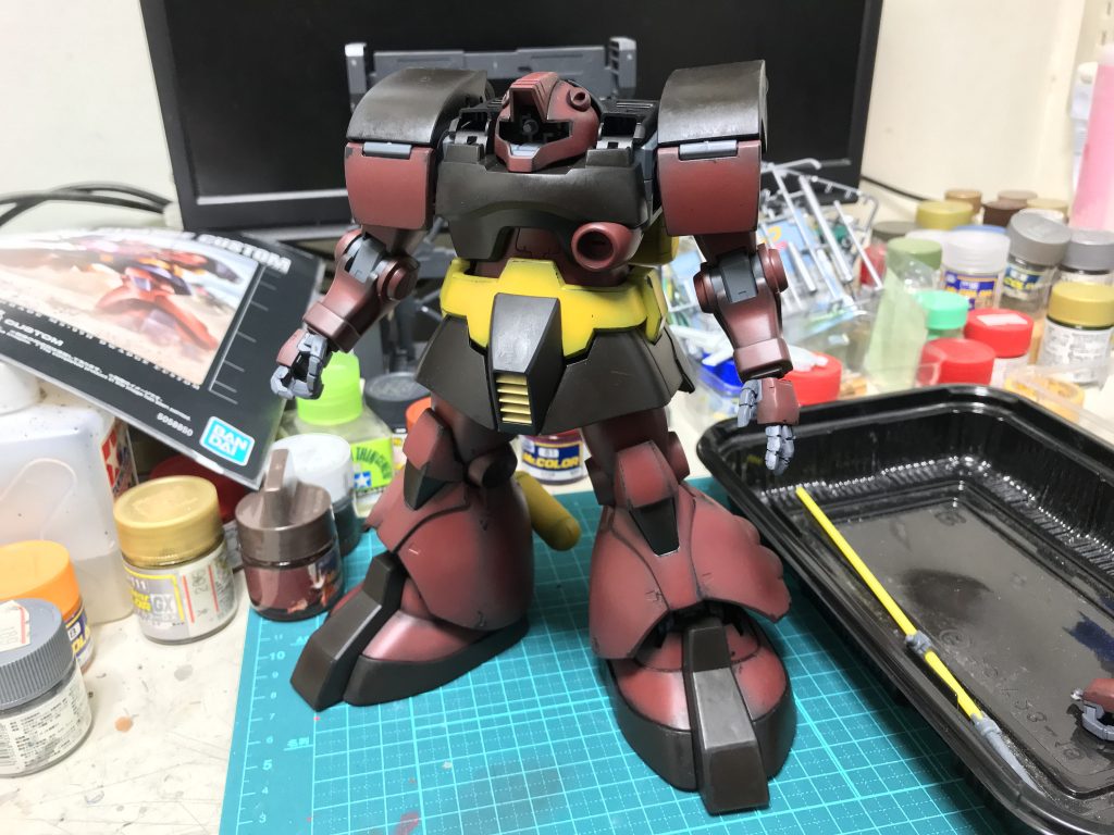 基本塗装完了です。
赤はレッドブラウンにあずき色を少しづつ足して調整。青は思い切って排して焦茶に変更。
思った程悪く無いです。