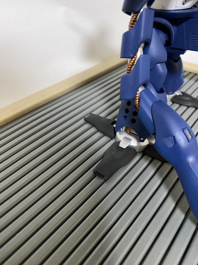 ここ。腕と足首の中を色分け。ちょい見えるとこのおしゃれっていいよね。