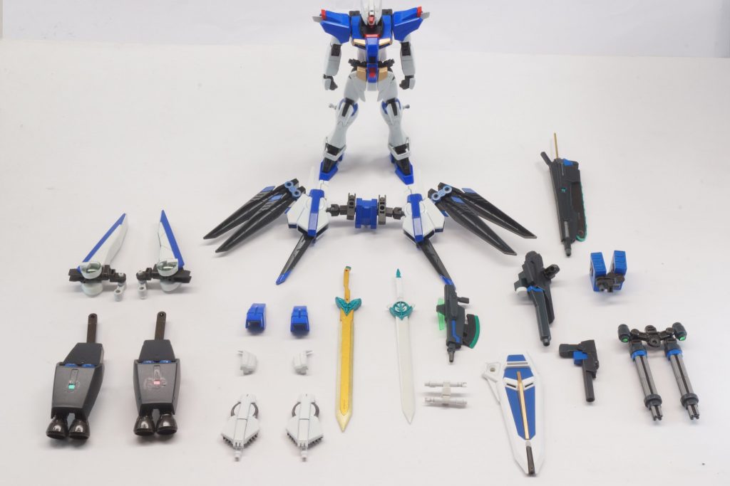 ※［グロリアス］素体とフルパッケージ用装備、G.O.Wをスタティックディスプレイ。［グロリアス］、ここまで素体にできます。これがしたくて、いつもオプションをたくさん作ります(^^;
　ご覧頂きありがとうございました。解説も読んでくださった方、ありがとうございましたm(_ _)m
　