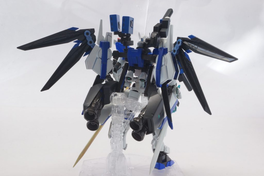 ※背面です。
本体に元々ある3mm穴、ボール軸を使って装備しています。