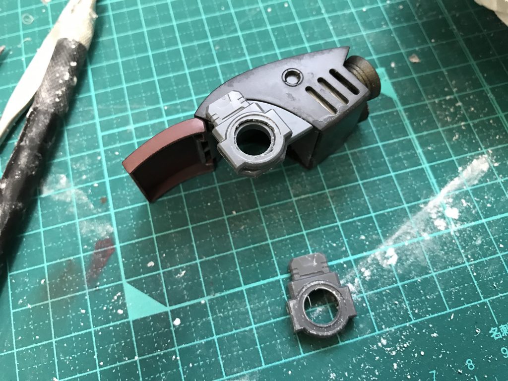 穴径を広げて厚さの調整をします。