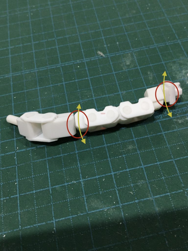 前、後ろだけじゃなくて、横にも可動軸を作製して自由に可動するようにしています。