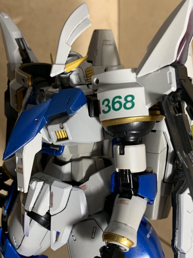 メインカメラはツインアイにしてなるべくガンダムへ近づけてます
鶏冠はLBXのエンペラーからです