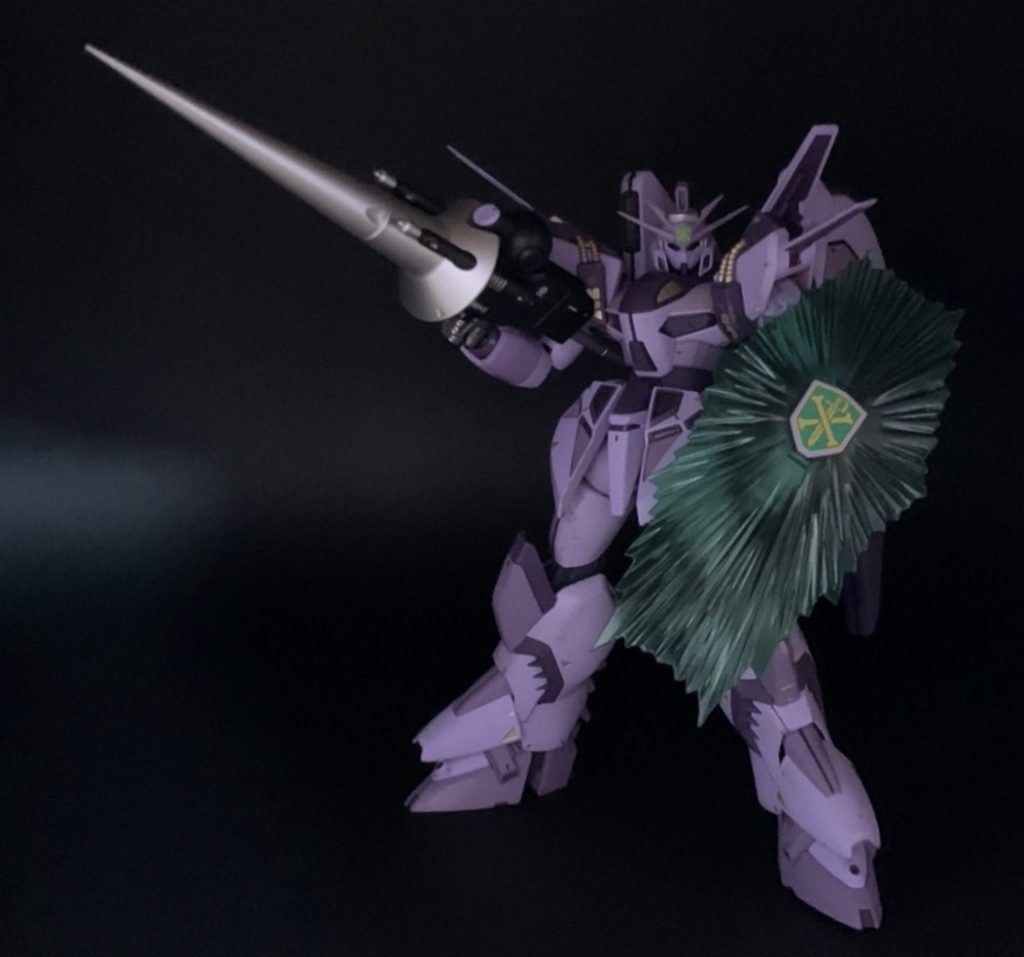 塗装は最初に

ガイアのラベンダー
↓マスキング
↓ラベンダー+エヴァナイトパープル
↓マスキング
↓エヴァナイトパープル
で同系の三色で塗り分けてみました(^^)

関節は暗めにしたかったので
メカサフ・スーパーヘヴィ
黄色のパーツは
タミヤのチタンゴールドです。