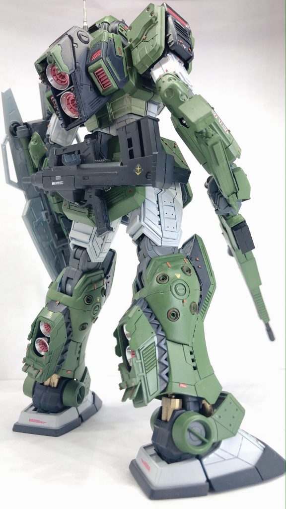 腰にガン装備で安心！