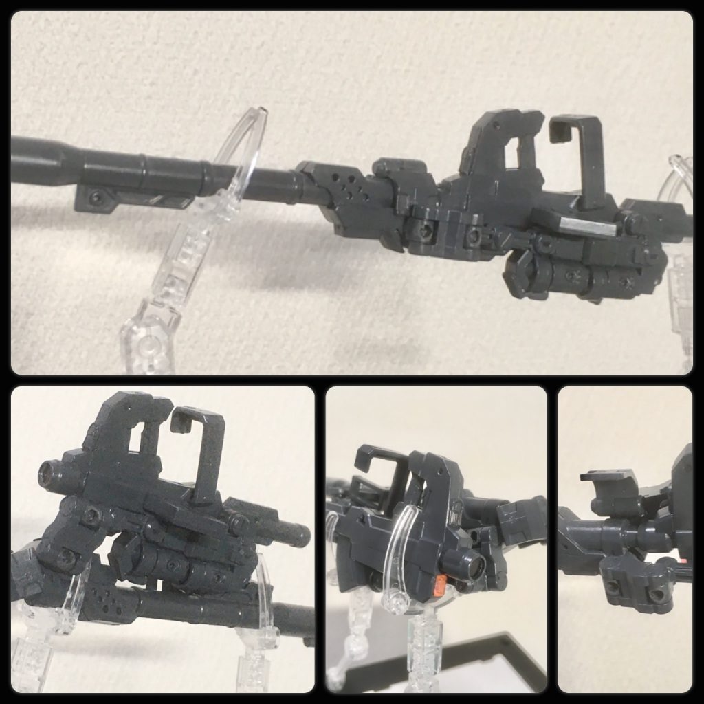 GNフィジカルバズーカ改(デモリッションガン/ガン・ハウザーモード)GNフィジカルバズーカに増設アタッチメントを介して大型固定砲台並みの砲身を接続、長射程の実弾砲に変形するガン・ハウザーモードになります。フィジカルバズーカ用の通常弾では発砲時のとてつもない衝撃で砲弾が自壊してしまう為、シャフリヤールがリアルでの大富豪の財力にモノを言わせて作った合金製専用砲弾を追加弾倉に装填してます。更にカートリッジ式の2基の擬似太陽炉を搭載しており、高濃度圧縮粒子を砲身内部機構の保護目的と炸薬の替わりに使用し、カートリッジ1基につき専用弾3射まで供給可能で、使い切ったカートリッジは排出して2基目を装填。砲身の収納位置は機体各モードのパーツ干渉具合によってGNフィジカルバズーカの下側と側面とに使い分けてます。たまたまMSGのバズーカがGNフィジカルバズーカの砲口にぴったりハマったので、パーツを組み合わせてフルメタのレーバテインのデモリッションガン/ガン・ハウザーモードを再現しました。