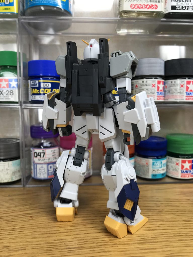 制作過程編
アイデアの第1段階
当初は陸ガンのバックパックでいこうかと思ってました。
まだかなりの部分がマドロックのままです。