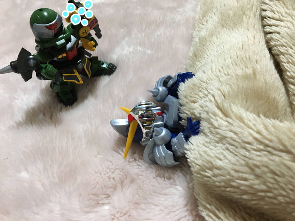 お、殺駆頭くんもきましたね。
寝起きのせいか、ヘルメットを忘れています。