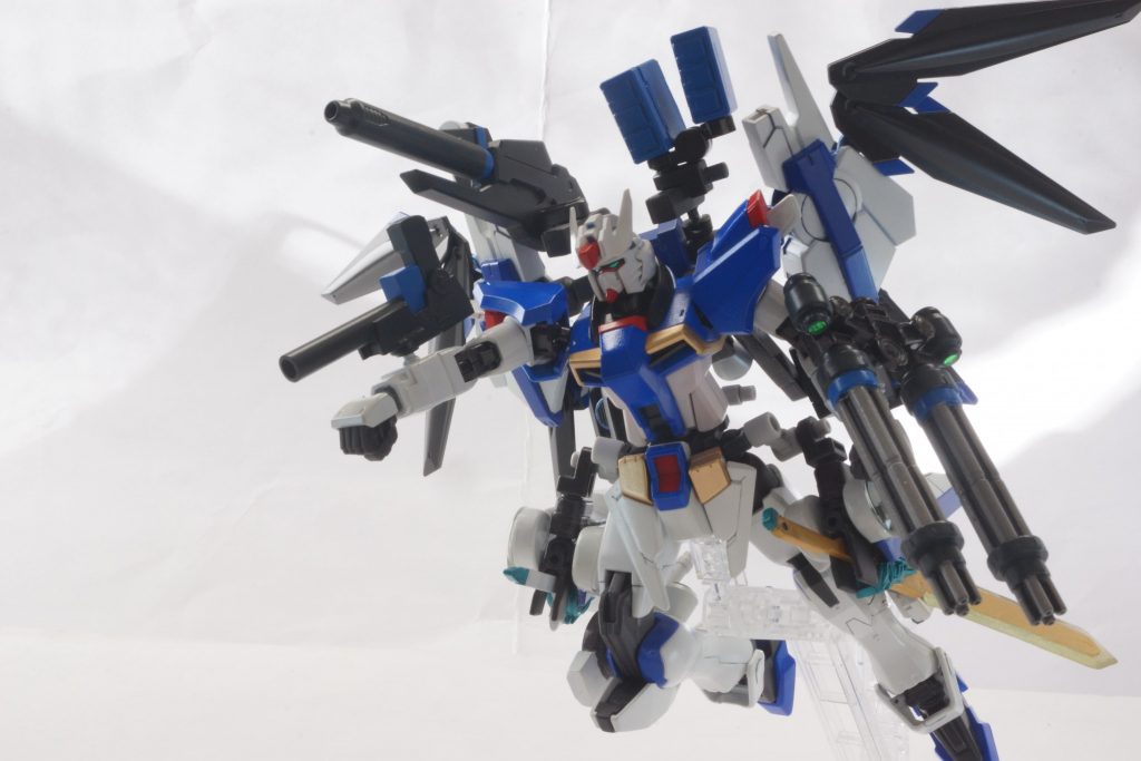 ※「実体剣を主に使うような綺麗目な機体が、ミリタリーチックな武装を盛る」 という設定が好きです。