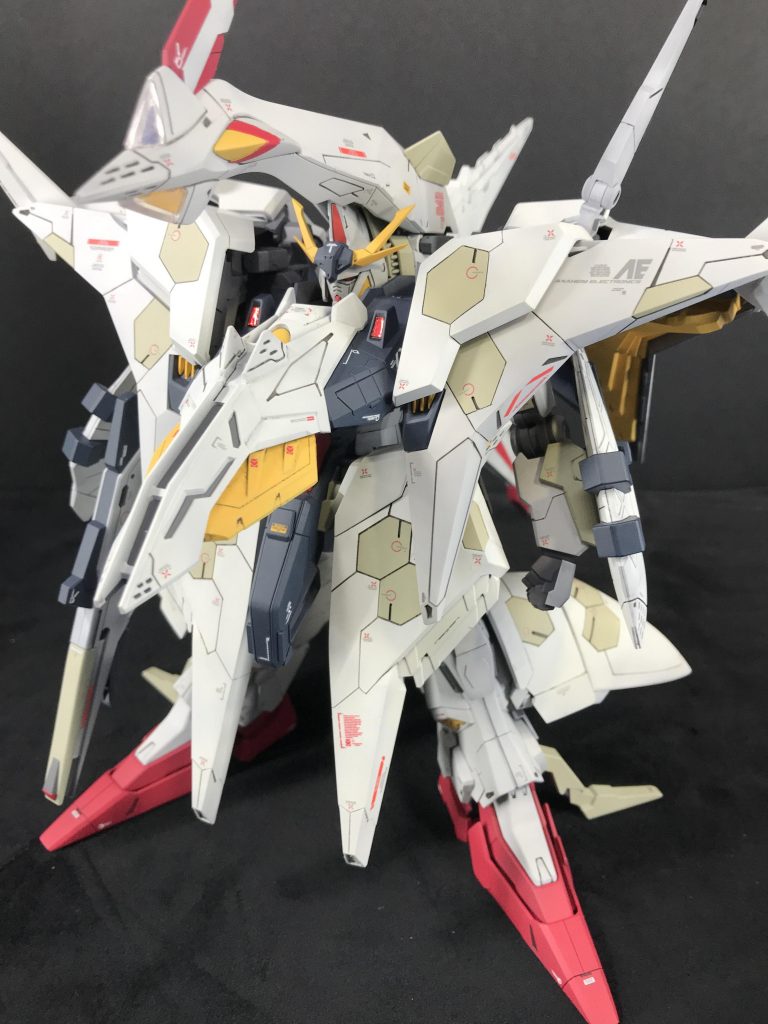 スジボリを追加することで統一感が出たと思います。