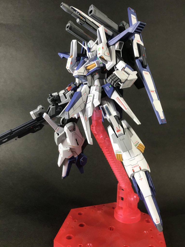 プラ板で各部にレッドチップ的モールドも入れております。
ガンプラがテーマのアニメキットですが、リアルロボット的雰囲気にできたかなーと思います。