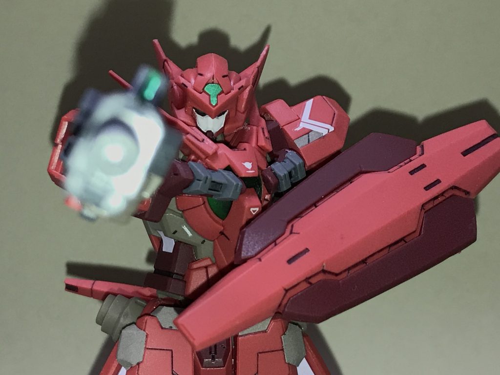 GNビームライフル&GNシールド
CBのガンダムでは珍しいオーソドックスな武器構成ですが、かっこよく好きな組み合わせです。