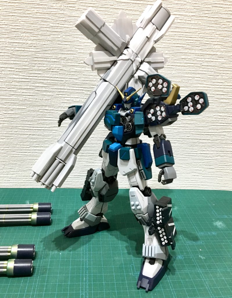 既製品とプラ板の箱組みで大型ガトリングガンを作製しました。