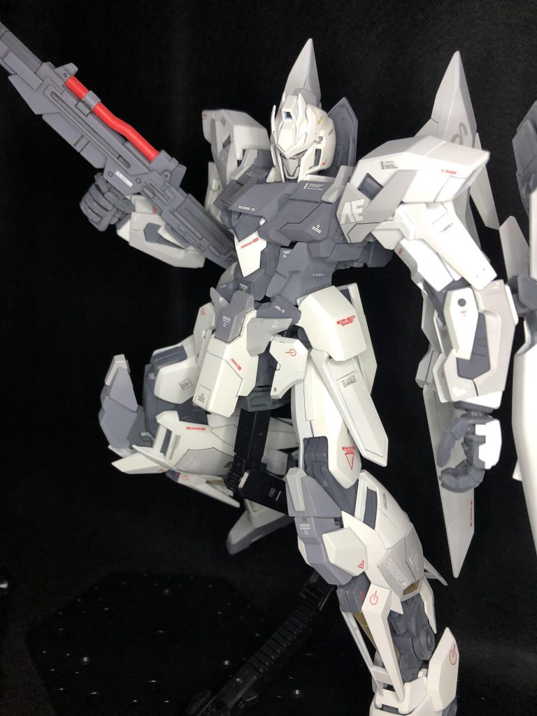 プロポーションがいいのでアクションポーズもきまりますね